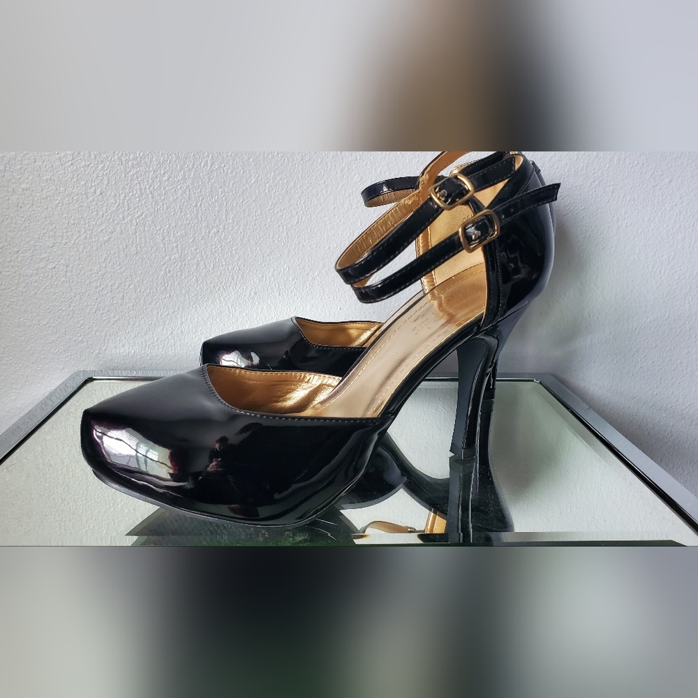 Patent leather practically new heels with platform